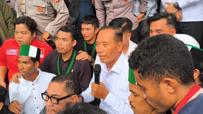 Wamendiktisaintek Temui Mahasiswa, Tegaskan Tidak Ada Penutupan Program Studi
