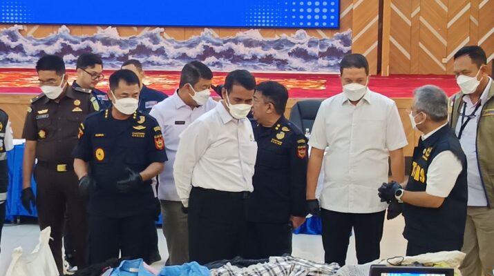 Bea Cukai Bongkar Impor Ilegal Rp27,3 Miliar, Modus Beras Disamarkan hingga Ribuan Balpres